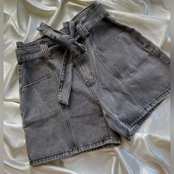 Veveret Gray Jean Shorts & Belt (M) - Picture 1 of 4